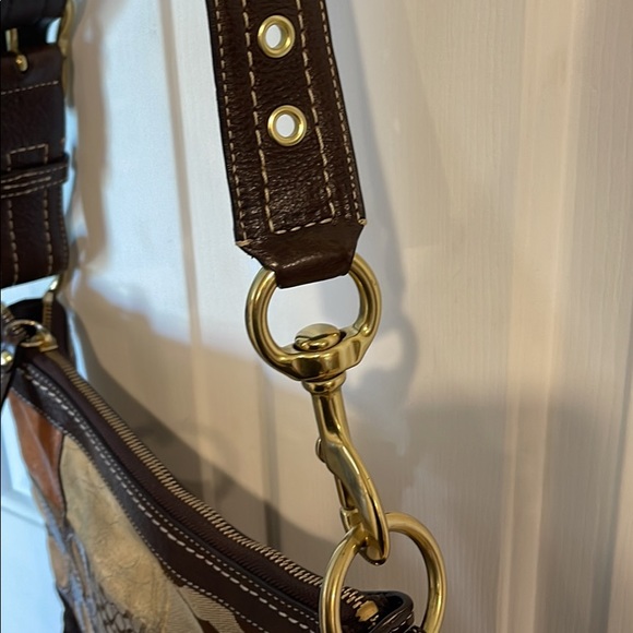Crossbody and wristlet - Picture 3 of 10
